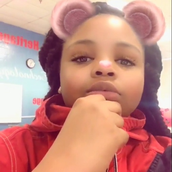 Meet your Posher, Nicole - Picture 1 of 1